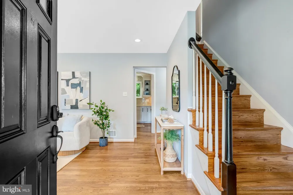 5211 ELLINGTON COURT Fairfax, VA 22032