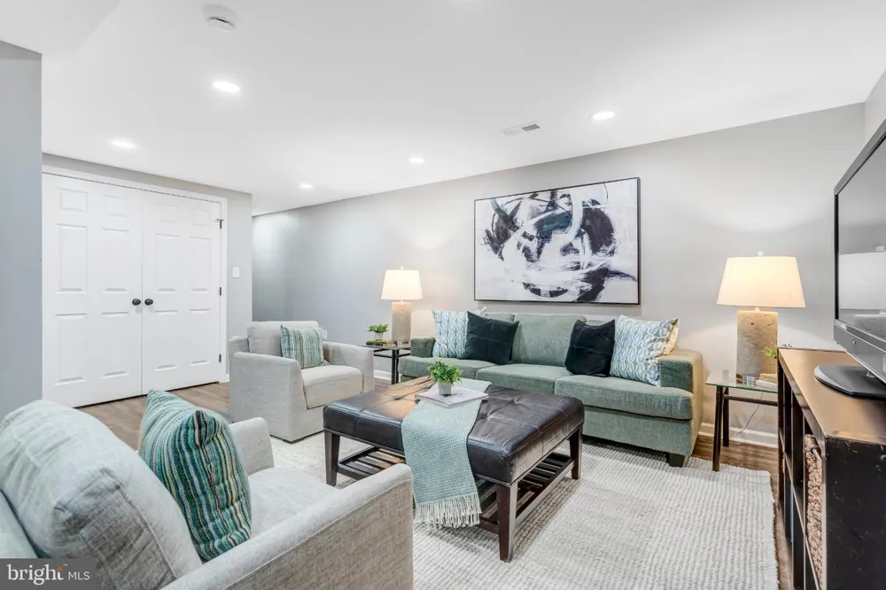 5211 ELLINGTON COURT Fairfax, VA 22032