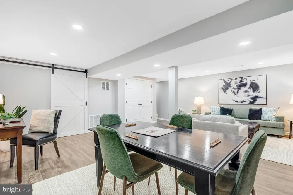 5211 ELLINGTON COURT Fairfax, VA 22032