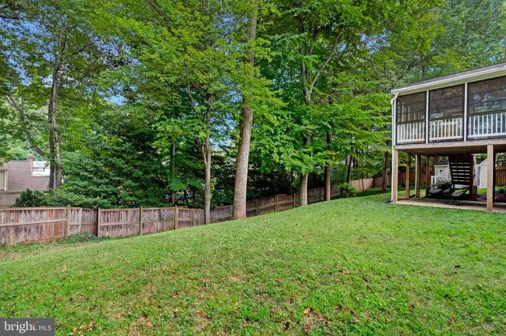 5211 ELLINGTON COURT Fairfax, VA 22032