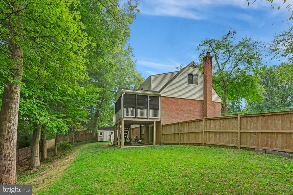 5211 ELLINGTON COURT Fairfax, VA 22032