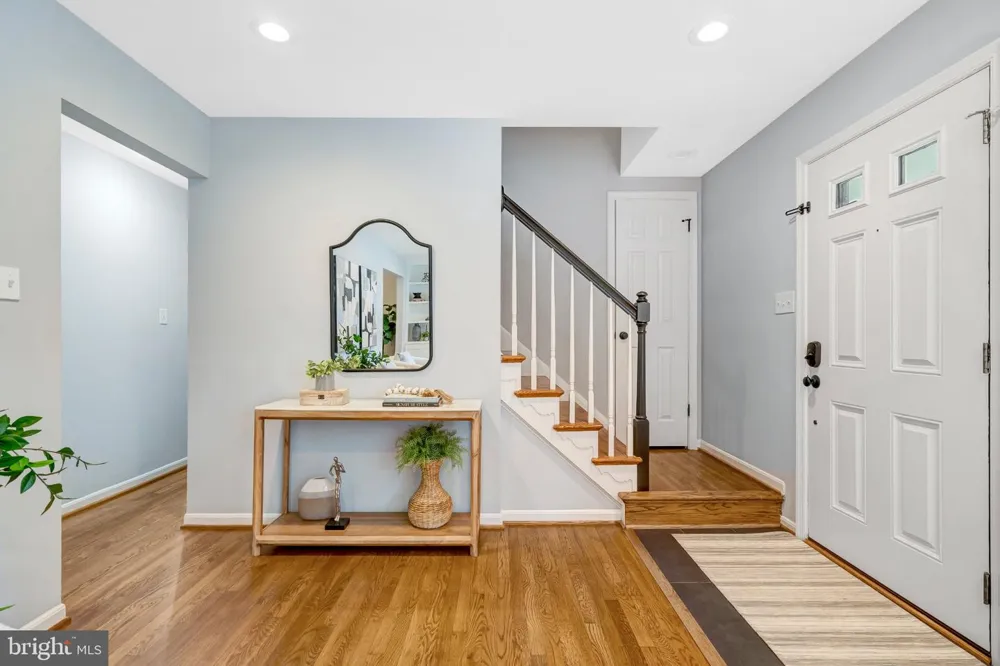 5211 ELLINGTON COURT Fairfax, VA 22032