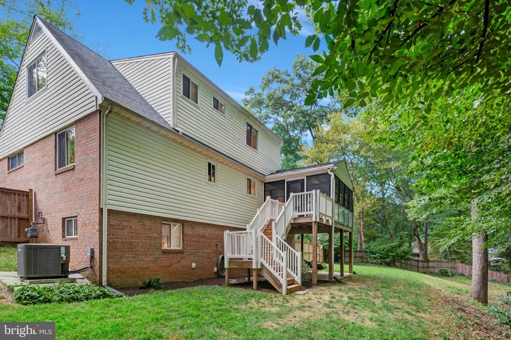 5211 ELLINGTON COURT Fairfax, VA 22032