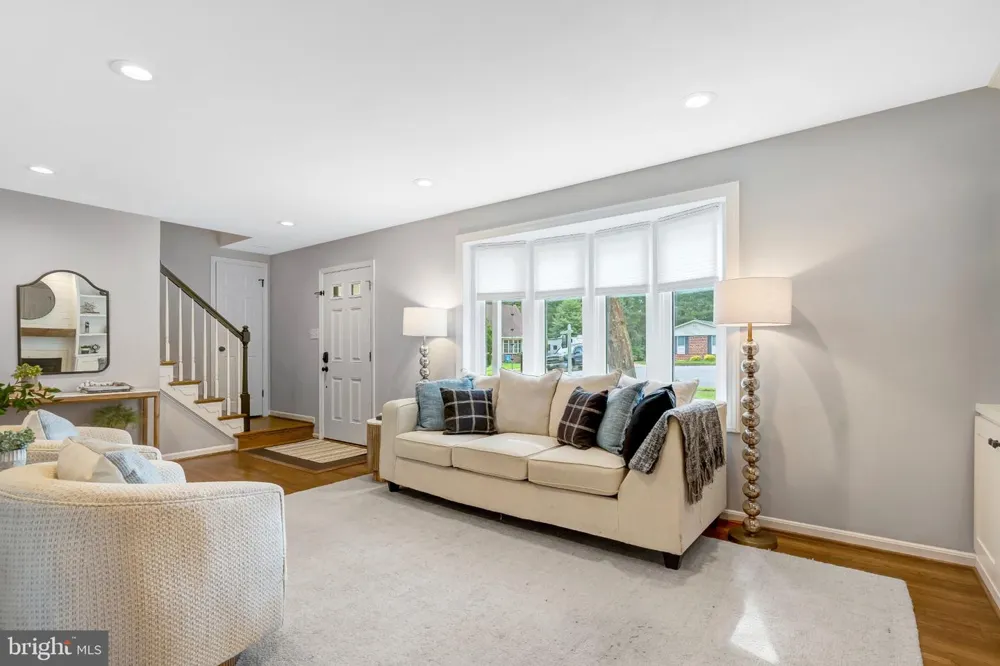 5211 ELLINGTON COURT Fairfax, VA 22032