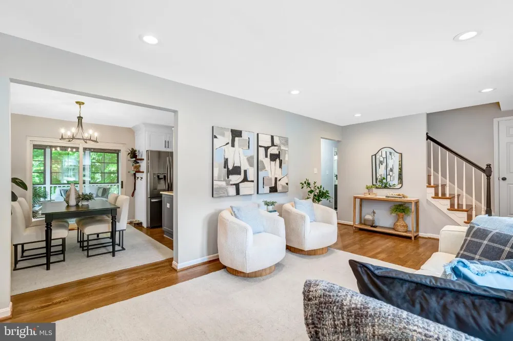 5211 ELLINGTON COURT Fairfax, VA 22032