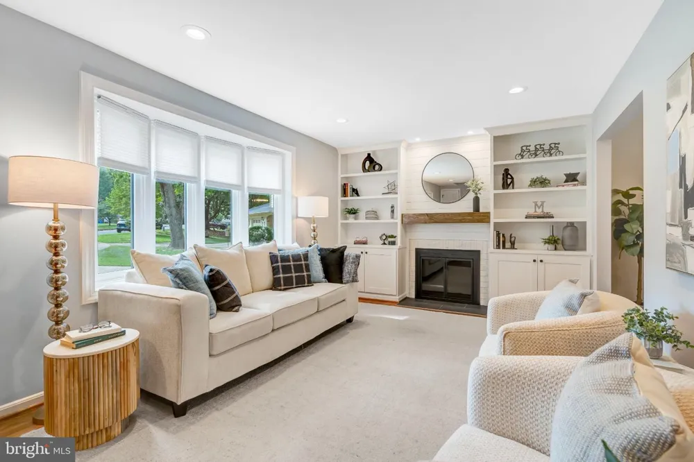 5211 ELLINGTON COURT Fairfax, VA 22032