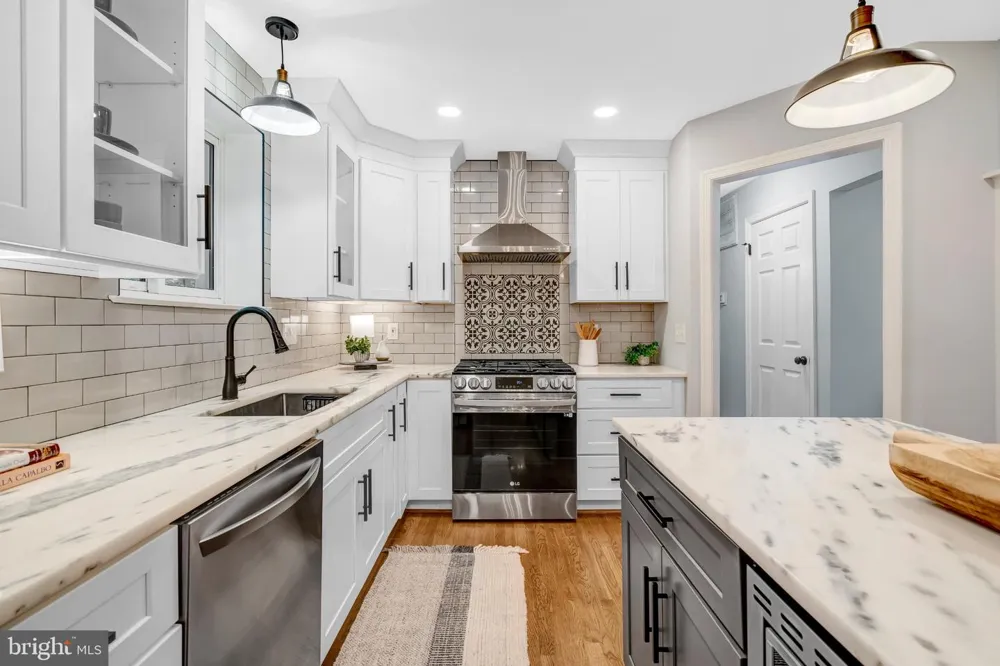 5211 ELLINGTON COURT Fairfax, VA 22032