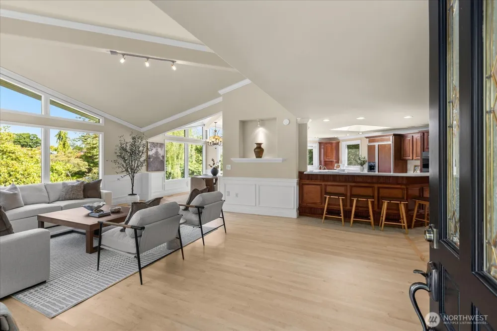 1512 9th Avenue Edmonds, WA 98020