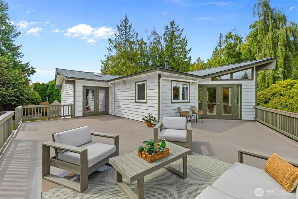 1512 9th Avenue Edmonds, WA 98020