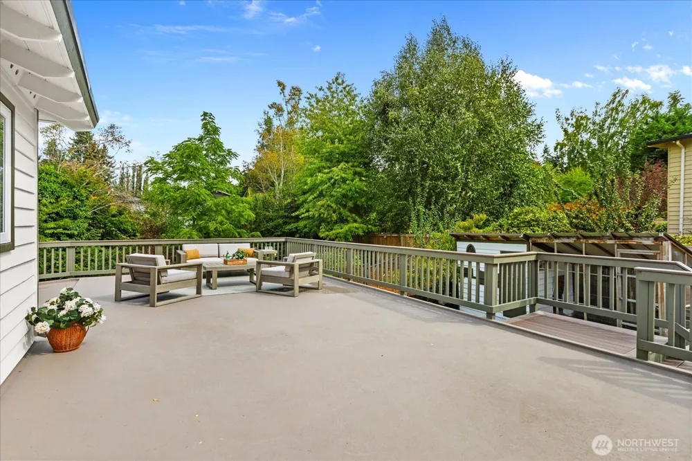 1512 9th Avenue Edmonds, WA 98020
