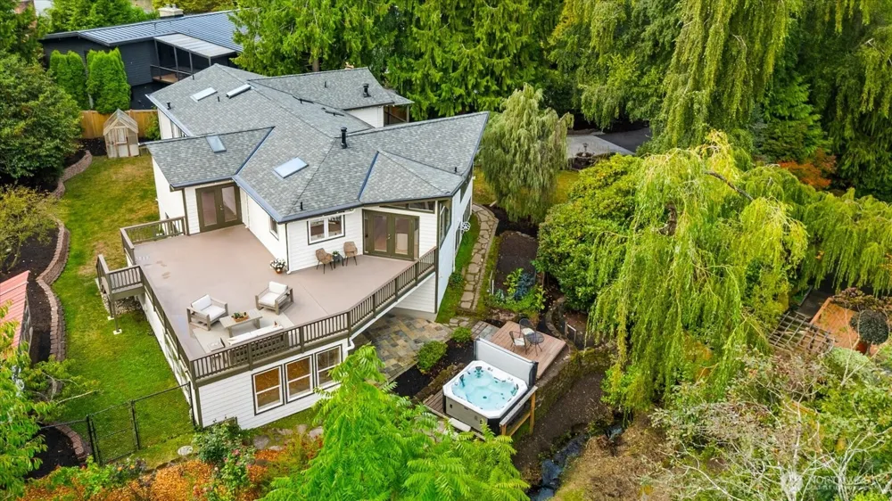 1512 9th Avenue Edmonds, WA 98020