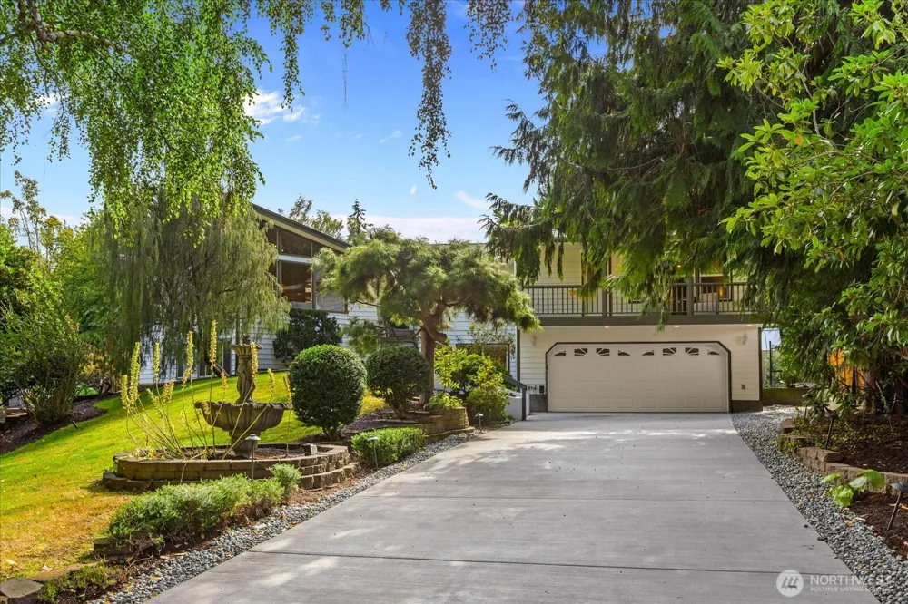 1512 9th Avenue Edmonds, WA 98020