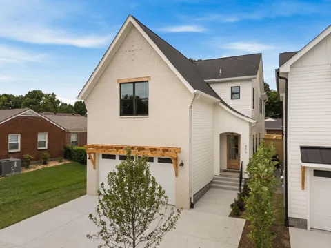 806 Newhall Dr