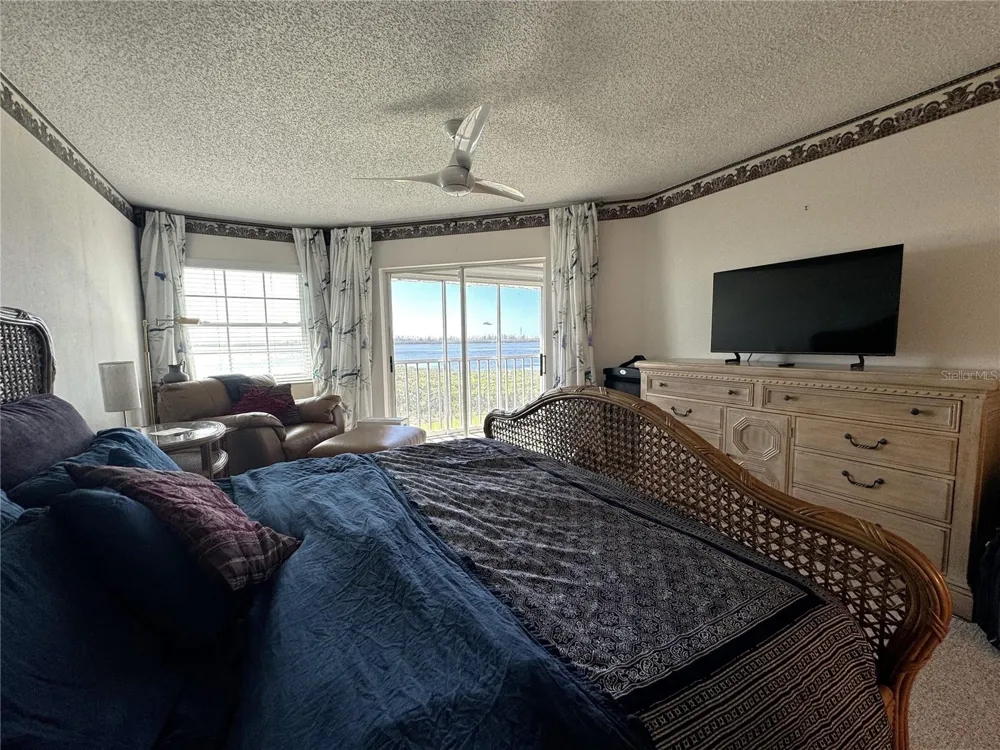 1155 EDGEWATER CIRCLE #28 Bradenton, FL 34209