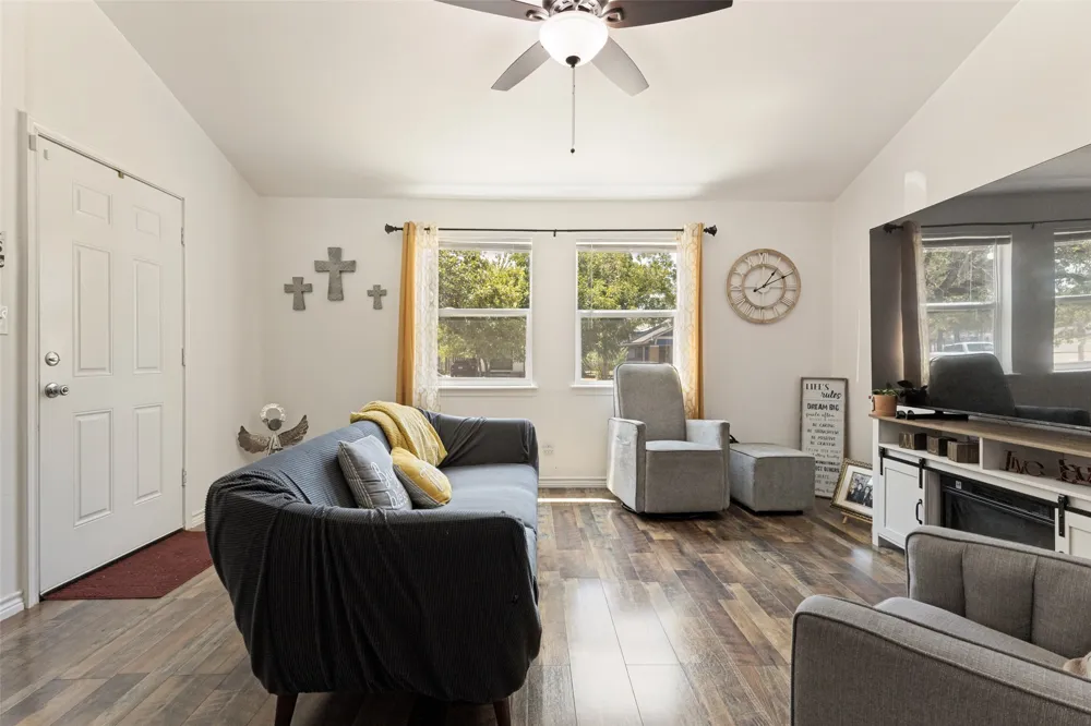 1404 Clinton Avenue Fort Worth, TX 76164
