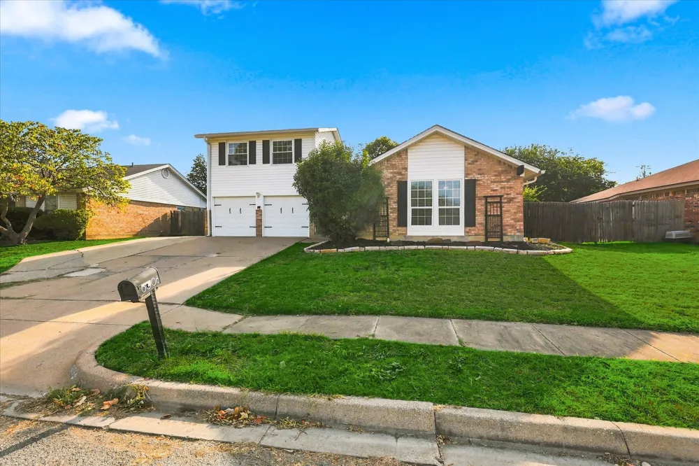 6008 Martha Drive Watauga, TX 76148