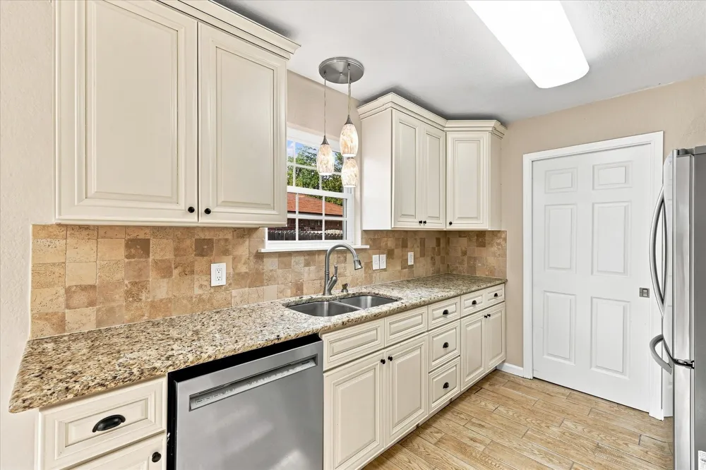 6008 Martha Drive Watauga, TX 76148