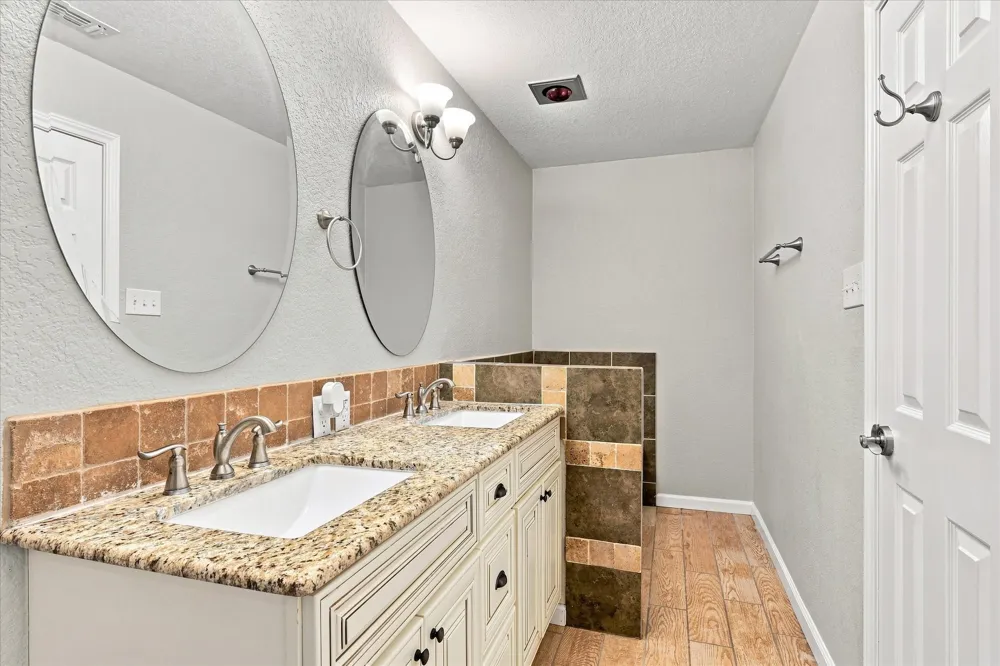 6008 Martha Drive Watauga, TX 76148