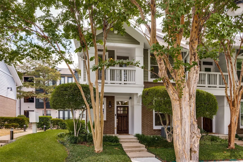 1852 Summit Avenue Dallas, TX 75206