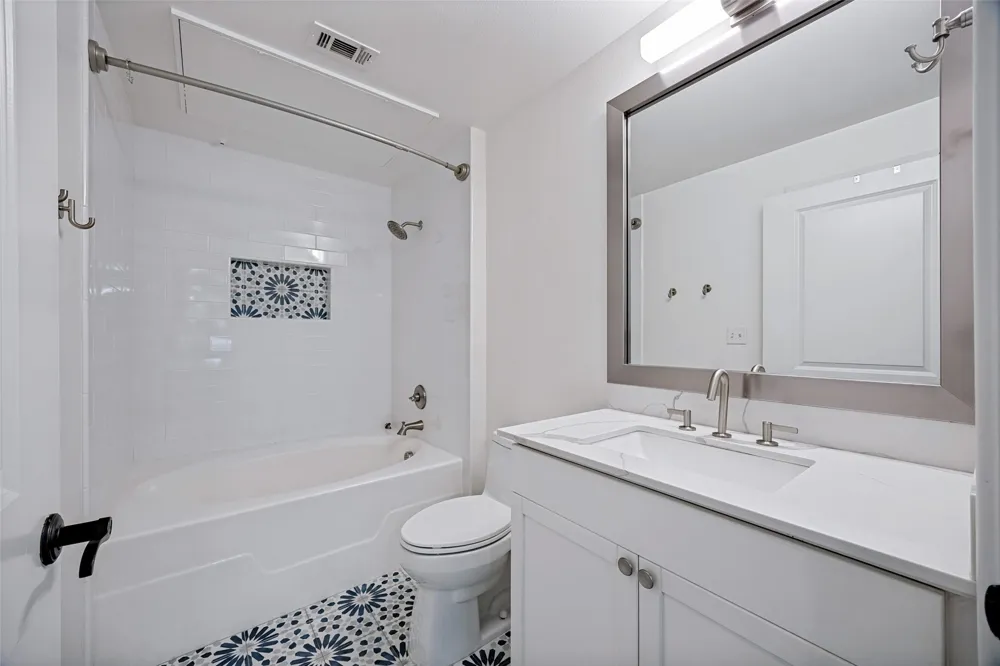 1852 Summit Avenue Dallas, TX 75206