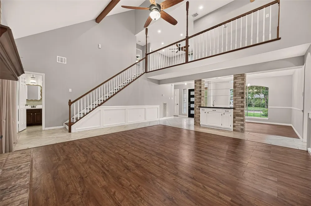 16405 Smith Street Jersey Village, TX 77040