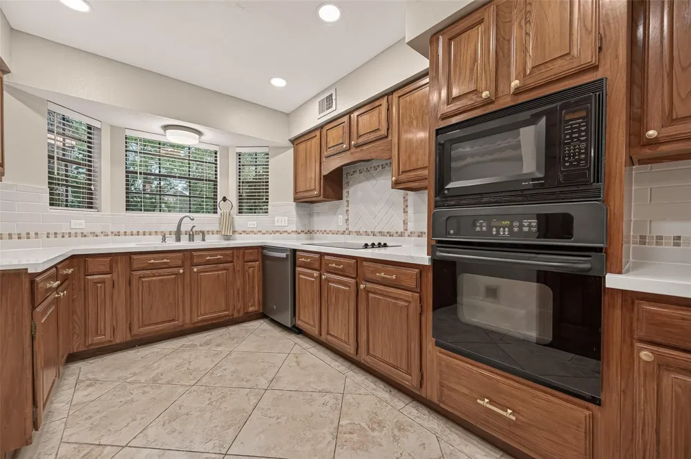 16405 Smith Street Jersey Village, TX 77040