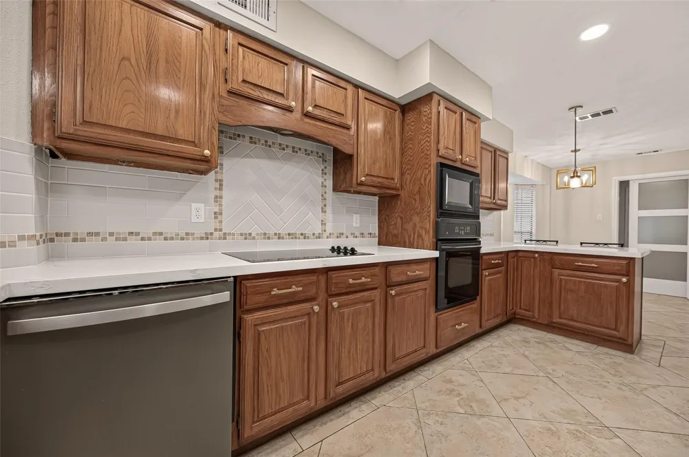 16405 Smith Street Jersey Village, TX 77040
