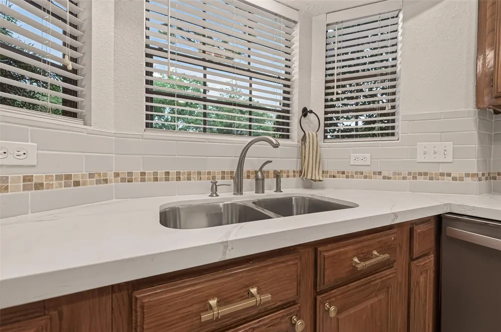 16405 Smith Street Jersey Village, TX 77040