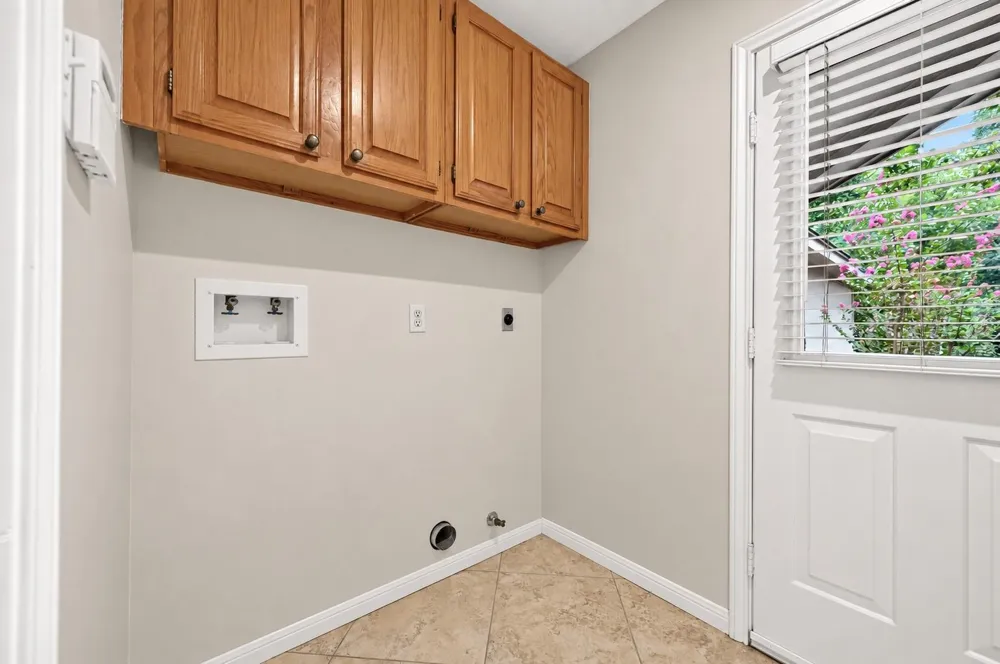 16405 Smith Street Jersey Village, TX 77040