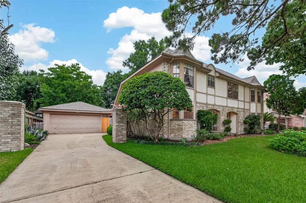 16405 Smith Street Jersey Village, TX 77040