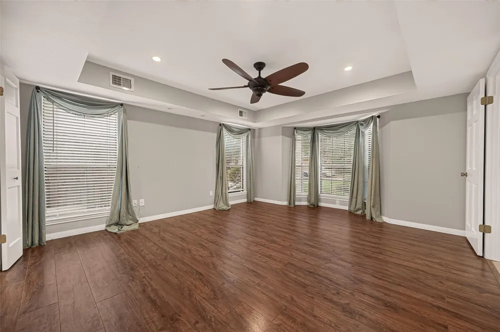 16405 Smith Street Jersey Village, TX 77040