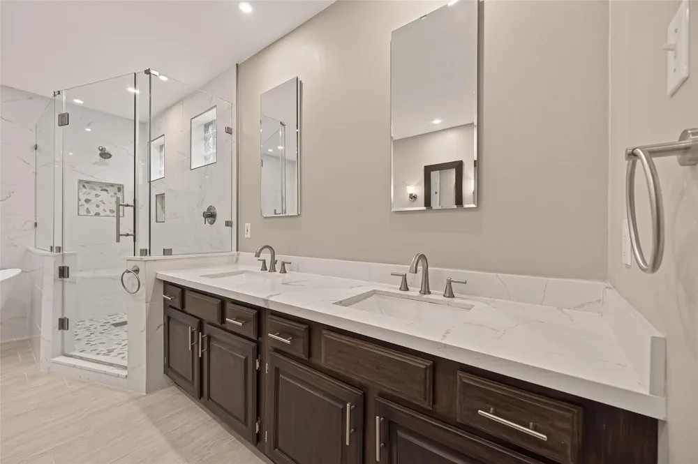 16405 Smith Street Jersey Village, TX 77040