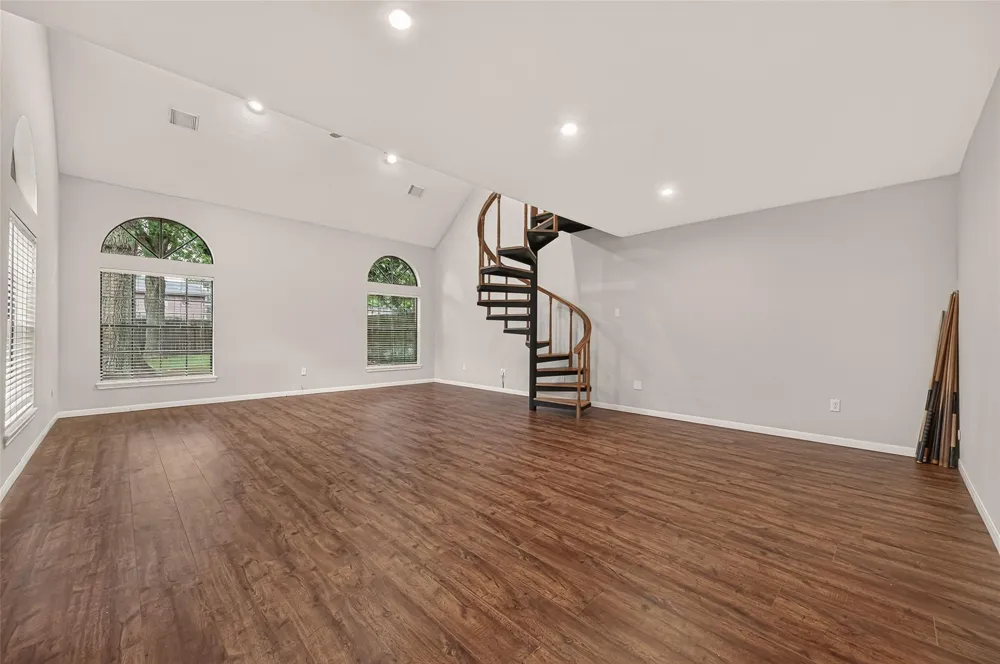 16405 Smith Street Jersey Village, TX 77040