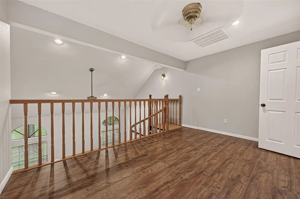 16405 Smith Street Jersey Village, TX 77040