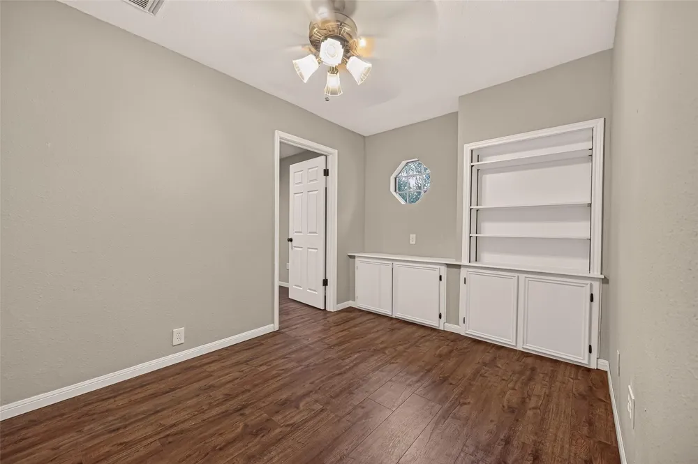 16405 Smith Street Jersey Village, TX 77040
