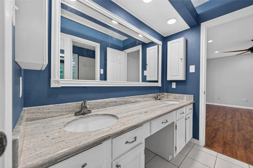 16405 Smith Street Jersey Village, TX 77040