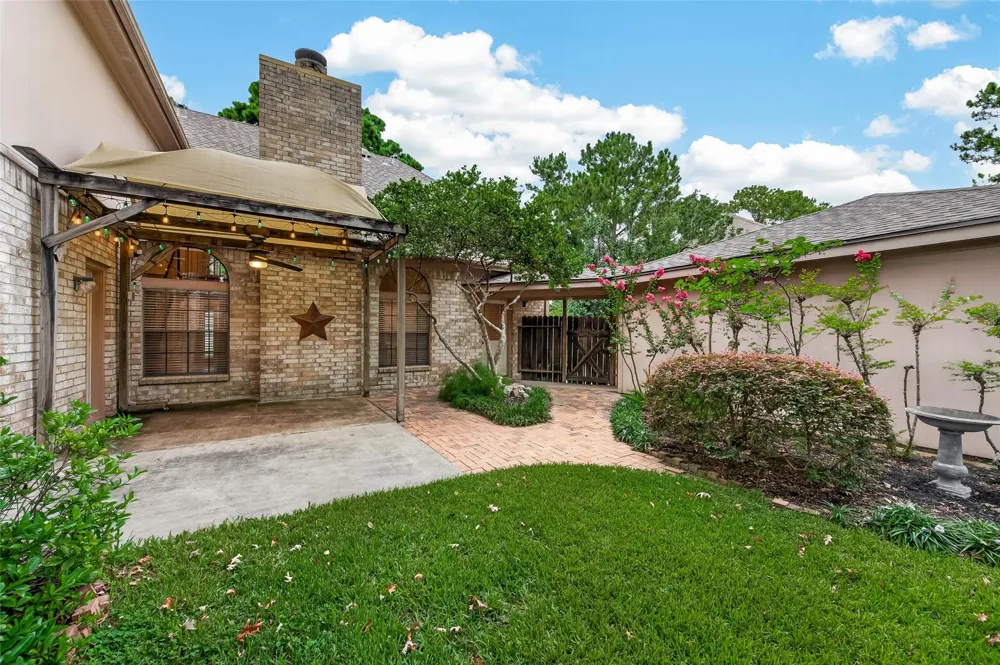16405 Smith Street Jersey Village, TX 77040