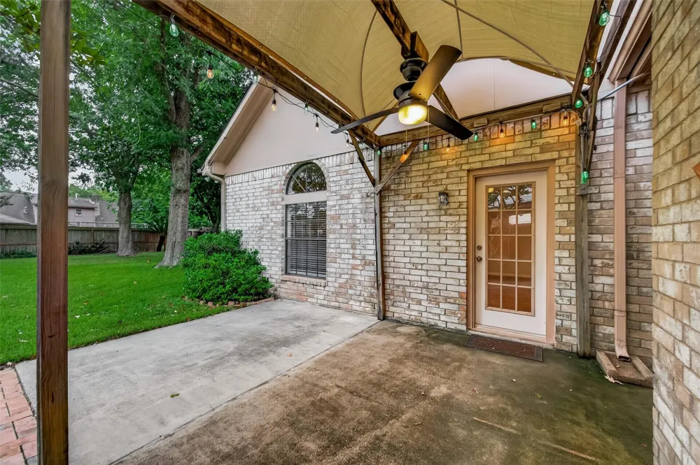 16405 Smith Street Jersey Village, TX 77040