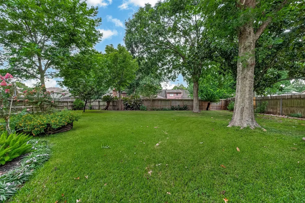 16405 Smith Street Jersey Village, TX 77040