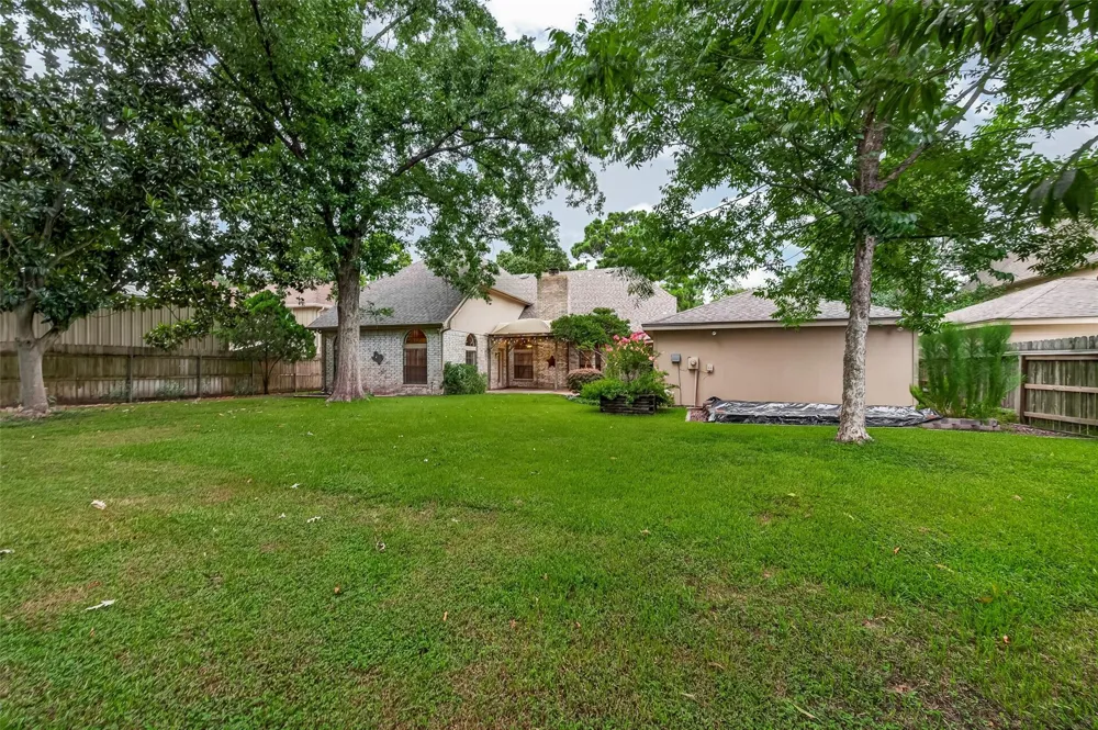 16405 Smith Street Jersey Village, TX 77040