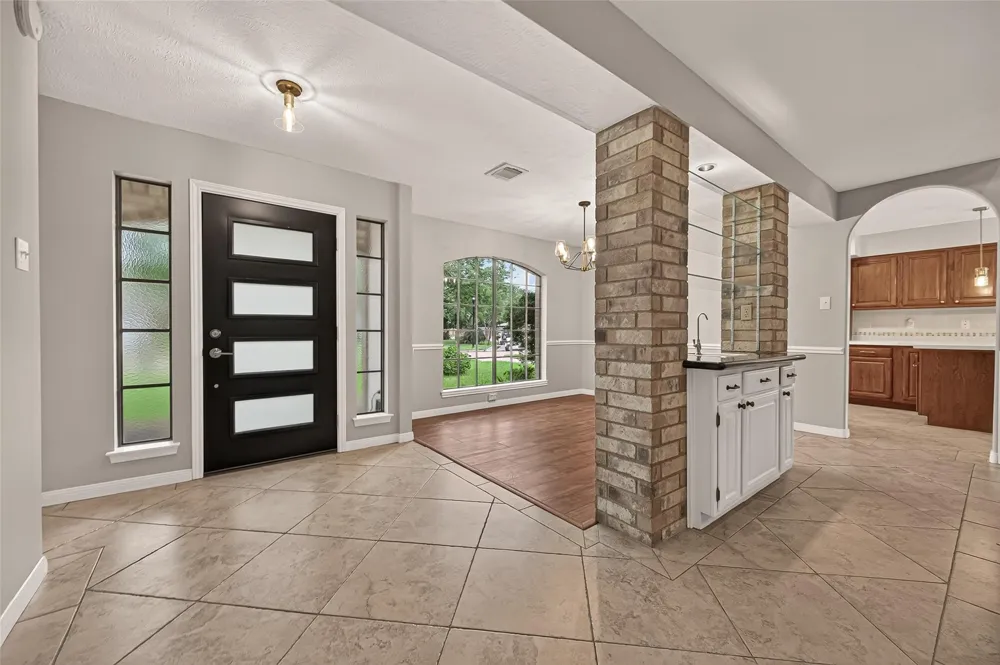 16405 Smith Street Jersey Village, TX 77040