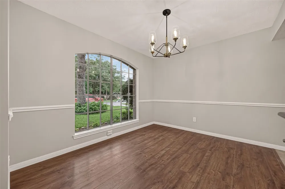 16405 Smith Street Jersey Village, TX 77040
