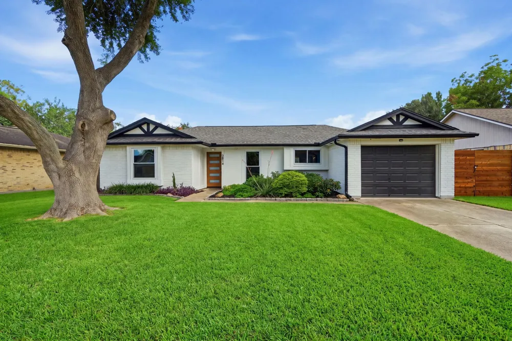 2814 Custer Drive League City, TX 77573