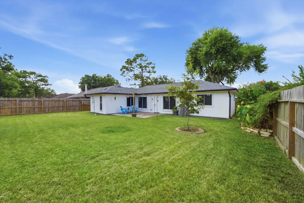 2814 Custer Drive League City, TX 77573