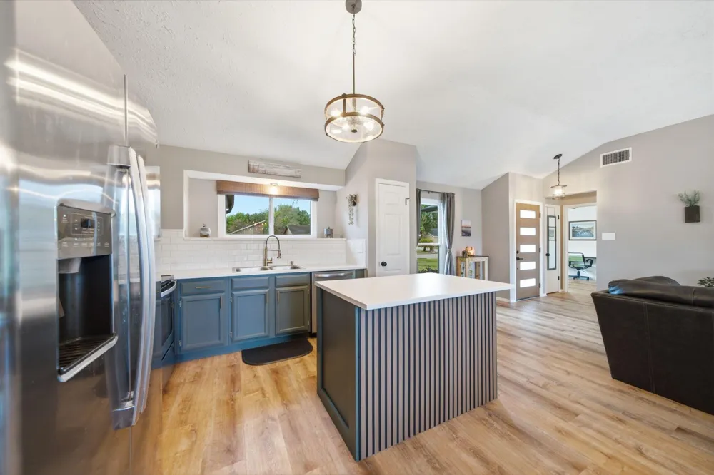 2814 Custer Drive League City, TX 77573