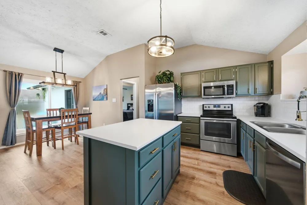 2814 Custer Drive League City, TX 77573