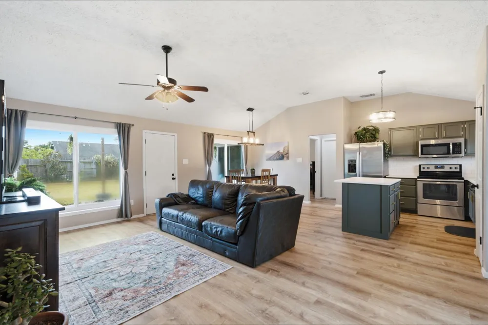 2814 Custer Drive League City, TX 77573