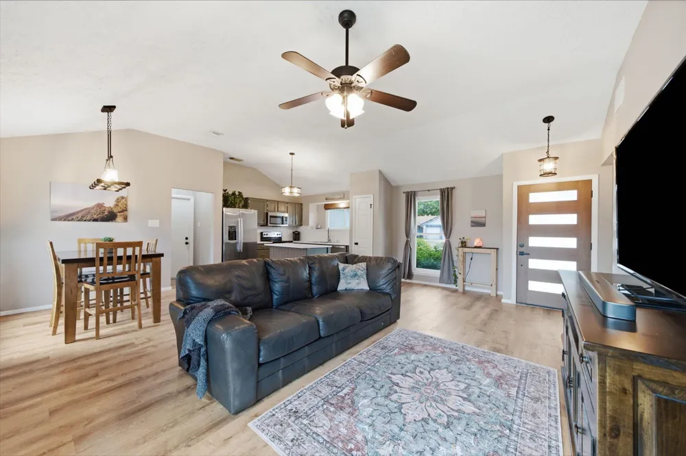 2814 Custer Drive League City, TX 77573