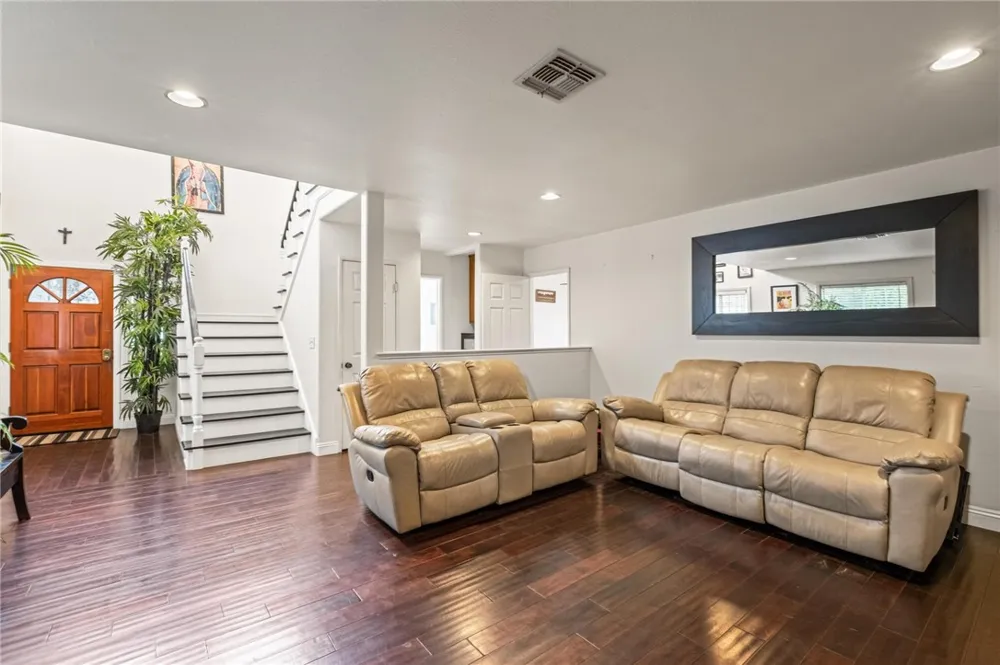 5048 W 121st Street Hawthorne, CA 90250