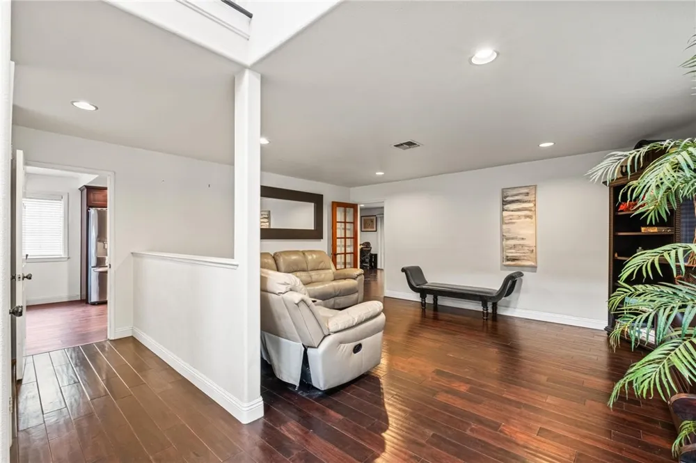 5048 W 121st Street Hawthorne, CA 90250